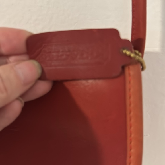 Vintage Crossbody Coach in red - Picture 4 of 6